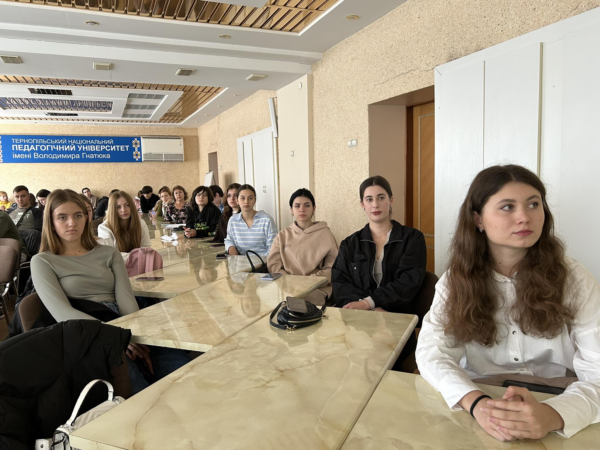 Студенти факультету іноземних мов Студенти факультету іноземних мов
